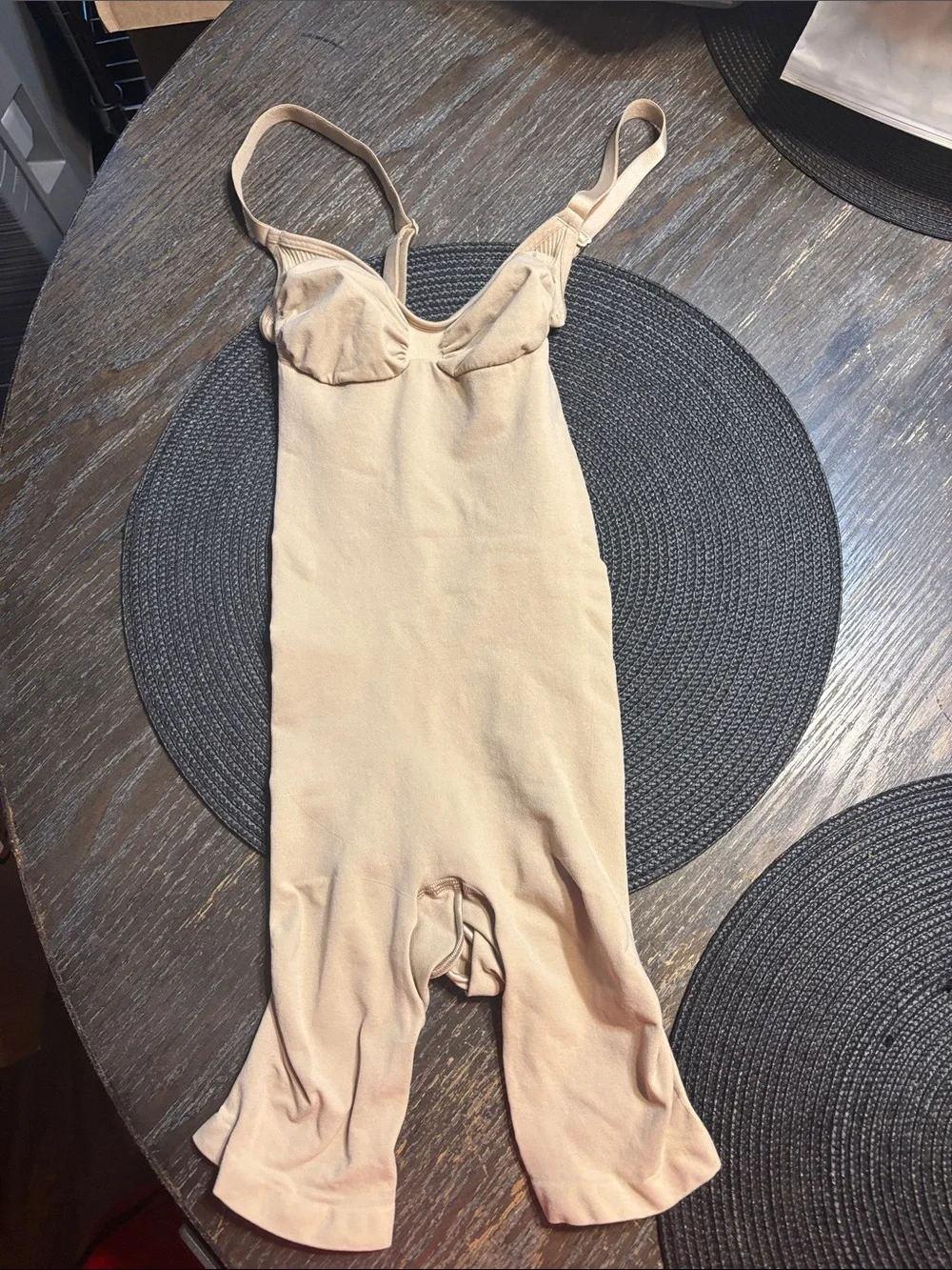 SKIMS Mica small seamless sculpt mid thigh shortie Bodysuit (smokers)